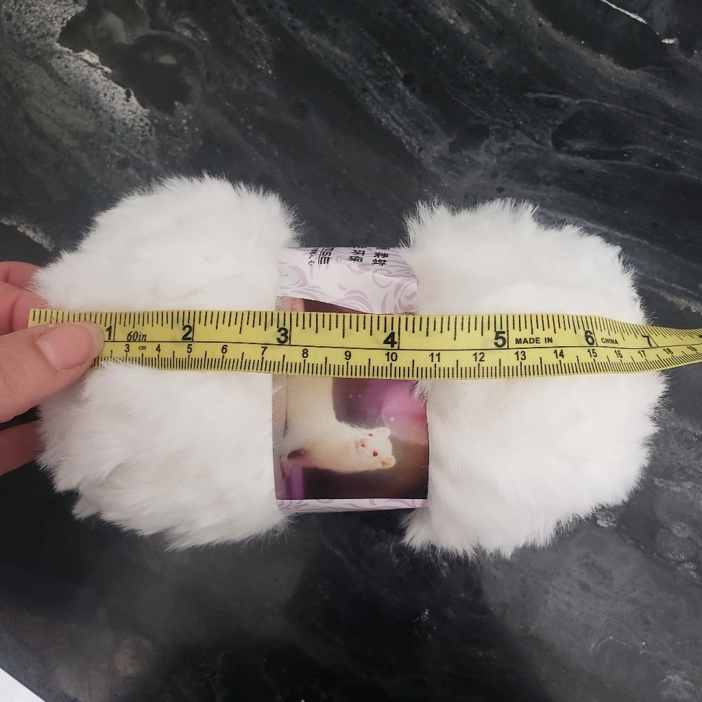 1 Skein Soft white fuzzy fur - Picture 6 of 6